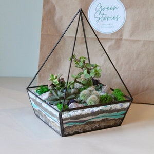 Glass terrarium "Pyramid" – Home decor, home gift for plant lover, geometric terrarium