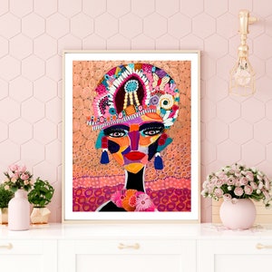 Pu&ograve; includere: Un ritratto astratto colorato di una persona con un grande copricapo ornato. Il copricapo &egrave; fatto di varie forme e colori, tra cui rosa, blu, verde e giallo. Il viso della persona &egrave; anche dipinto in una variet&agrave; di colori, tra cui rosso, arancione e viola.