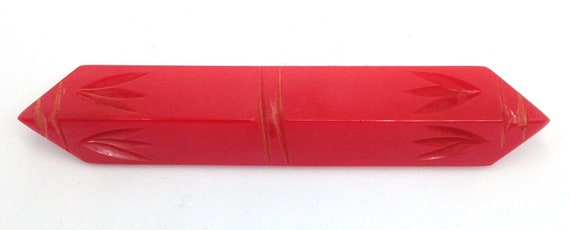 1930s Bakelite Brooch Engraved Etched  Crimson Re… - image 2