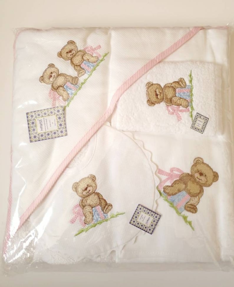 Girl Baby newborn bath gift set Bear Baby bib Swaddle sheet animal Bath Hoodie blanket Portuguese textile Handmade Baby shower gift