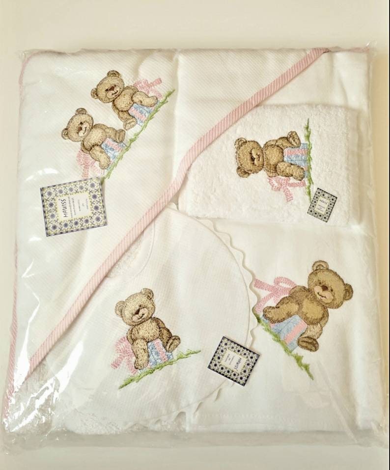 Girl Baby newborn bath gift set Bear Baby bib Swaddle sheet animal Bath Hoodie blanket Portuguese textile Handmade Baby shower gift