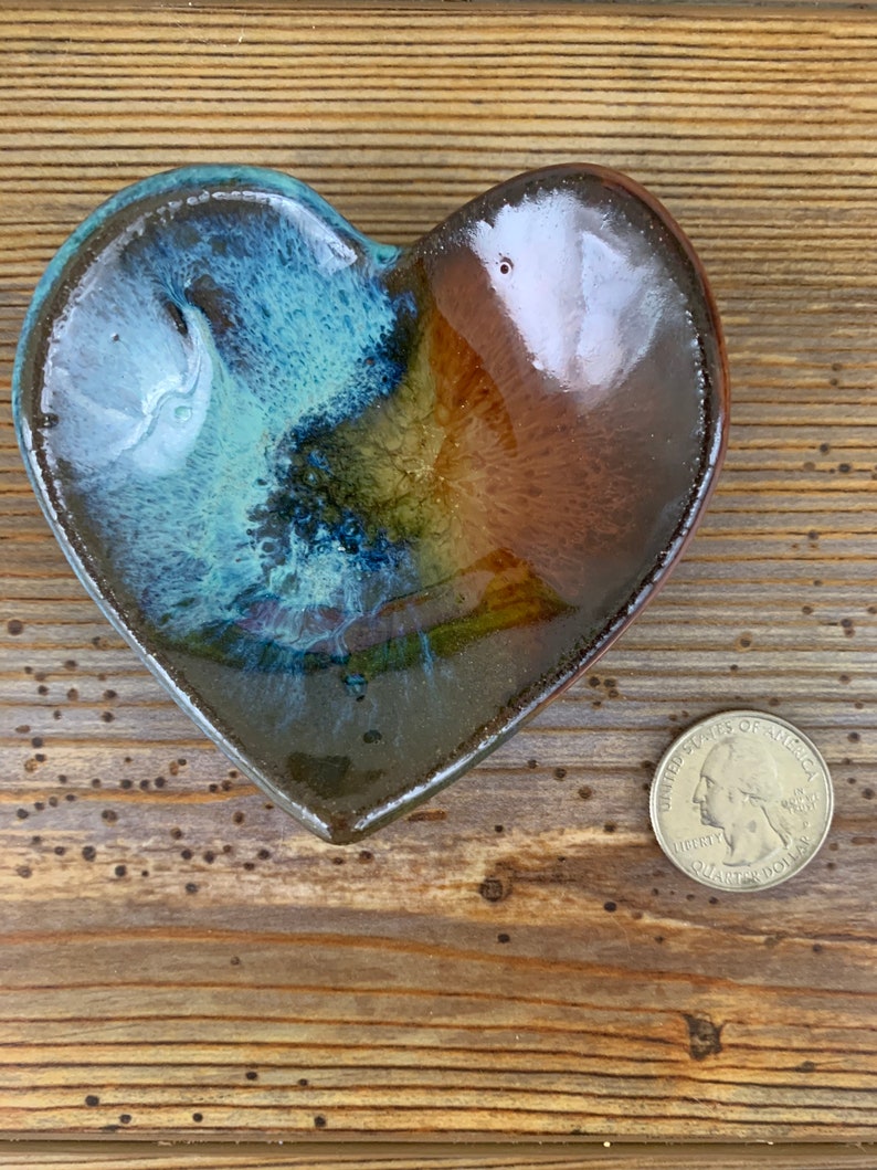 Free shipping Small ceramic heart shaped trinketringjewelry dish