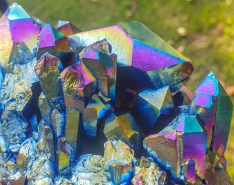 Vibrant Rainbow Aura Quartz – Titanium-Bonded Clear Quartz for Energy Healing & Chakra Alignment