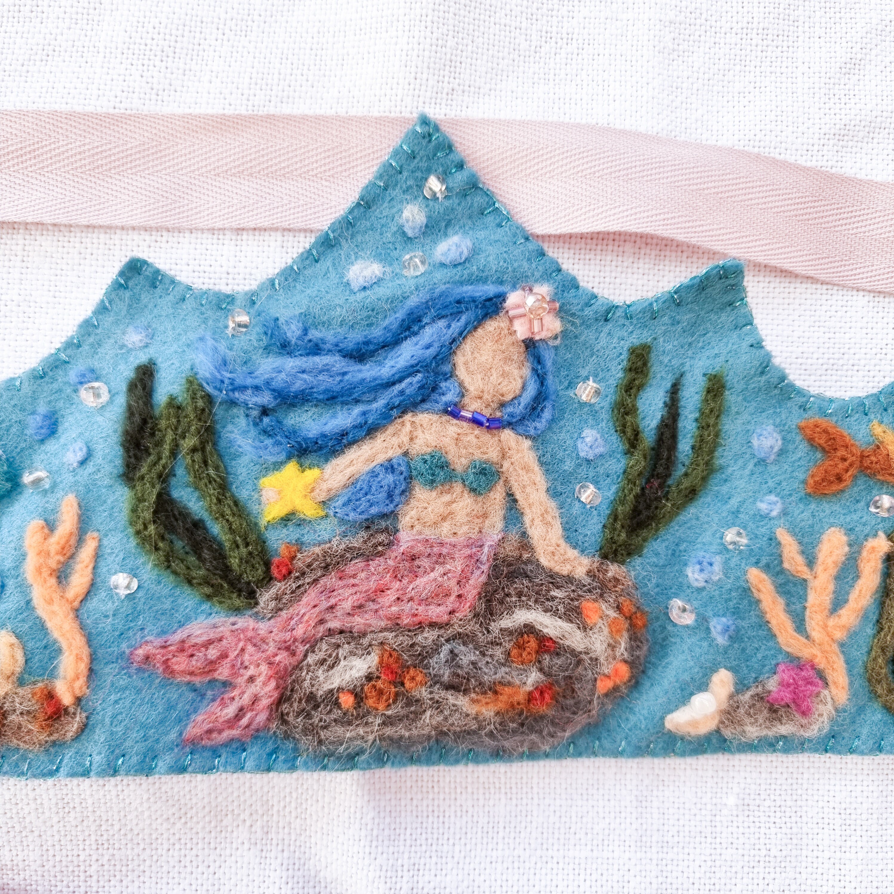 BrocHe Broche Sirène En Laine Feutrée - Fait Main - Pièce Unique Et Artisanale