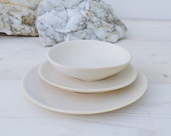 Assiettes en céramique faites à la main | Ensemble d'assiettes | Assiettes Lot de 3 | Vaisselle | Poterie | Céramique grecque | Ensemble d'assiettes et de bols | Assiettes en céramique beige