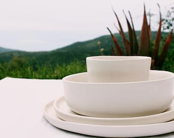 手作りの陶器製ストーンウェア食器セット：古代ギリシャ風のプレート