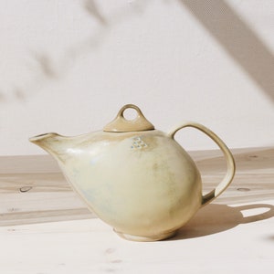 Ceramic Tea Pot | Handmade Pottery | Stoneware | Drink Ware | Minimalist | Ceramics | Tea maker | Tableware