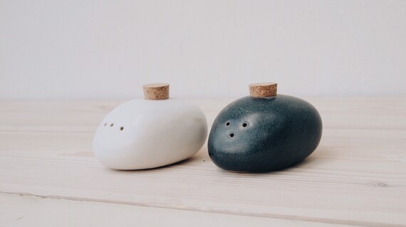 Stoneware Salt & Pepper Shaker Set