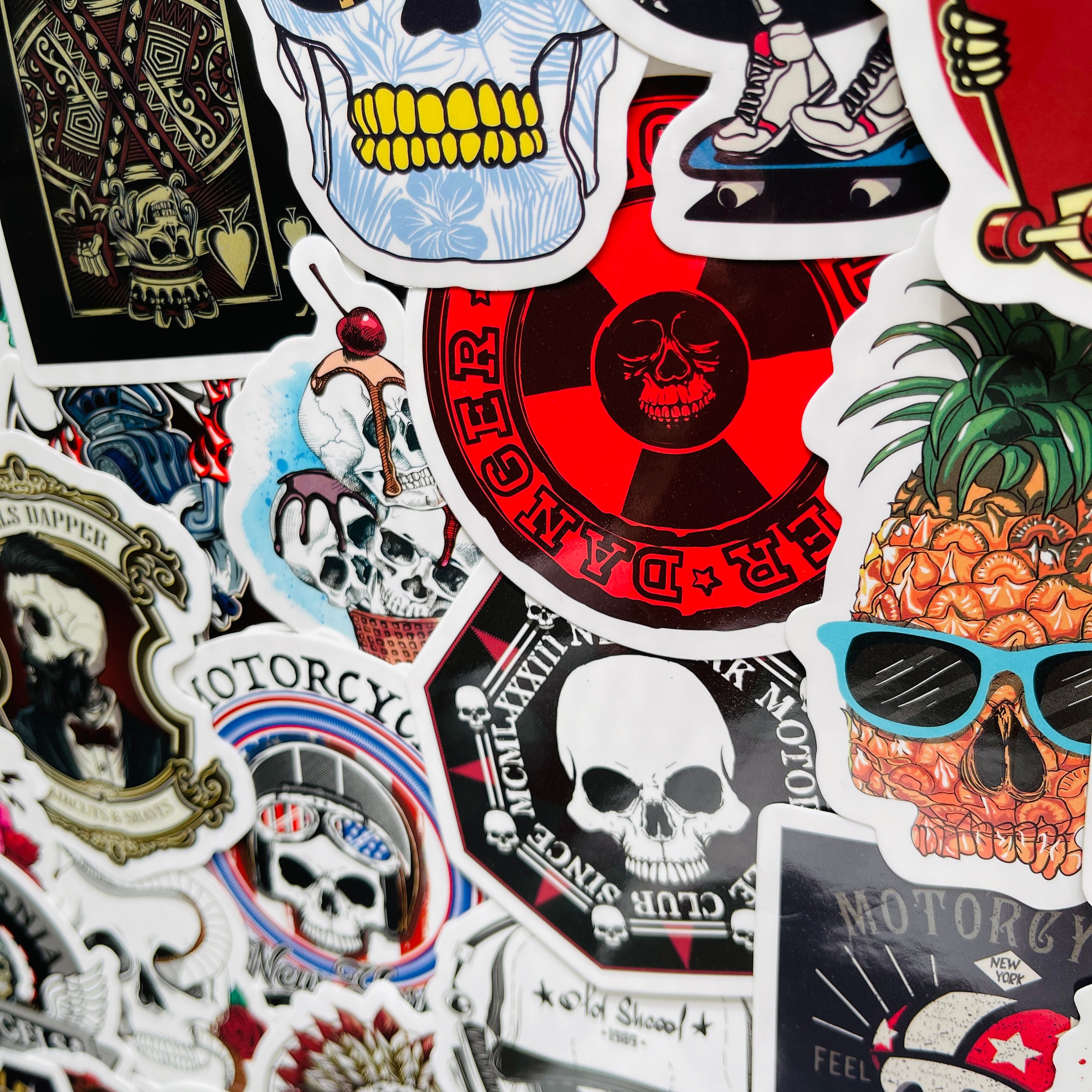 Autodomy Stickers Schedels | Set van 8 Stuks | Vinyl Sticker Auto | Buitenkant Auto Stickers | Gesmolten Schedel Vinyl | Stickers voor Motor en Helm (Goud