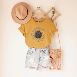 Sunflower Graphic Tee, Custom Sunflower Graphic Te, Unisex Sunflower Graphic Tee