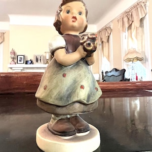 Goebel 257 &quot;For Mother&quot; 1963 Half Bee