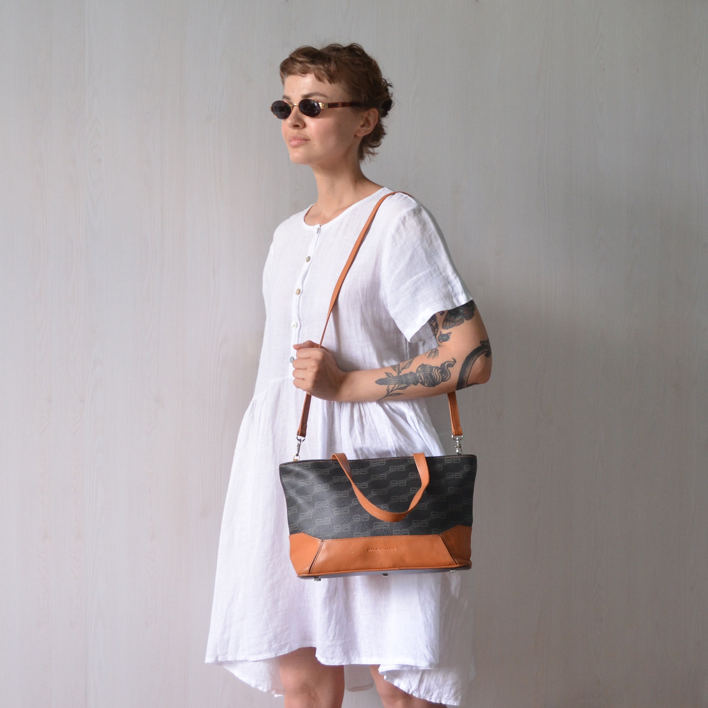 hand shoulder bag