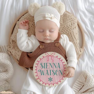 Personalisiertes rosa Weihnachtsbaby-Namensschild, benutzerdefinierte Pastellwinter-Baby-Türschild, Schneeflocke-Baby-Türschild für Krankenhaus | A007