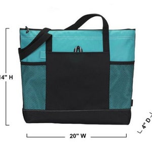 Peut inclure: Un sac fourre-tout bleu sarcelle et noir avec une grande poche zipp&eacute;e &agrave; l'avant. Le sac a des poches lat&eacute;rales en filet et mesure 35,5 cm de haut, 50,8 cm de large et 10,2 cm de profondeur.
