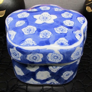 Ceramic Candy Lidded Bowl • Chinese Style • Lidded Cobalt Blue Trinkets Dish • Vintage