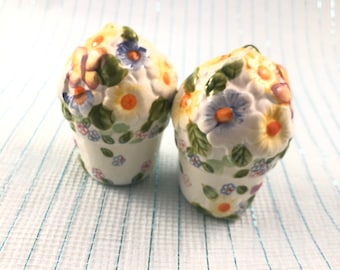 Flower Pot Salt and Pepper Shaker Set