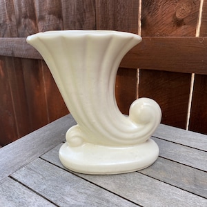 USA Pottery Cornicopia Planter