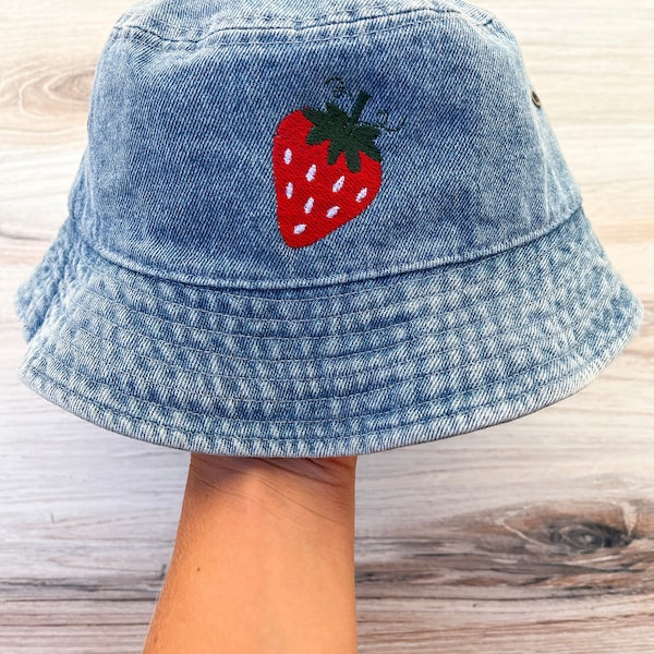 Erdbeer-Eimer-Hut, Denim, Sommer-Hut, Gestickter Eimer-Hut, Eimer-Hut aus 100% Baumwolle, Strandhut, Outdoorsy Hut, süßes gesticktes Geschenk