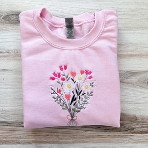 Embroidered Flower Sweatshirt, Floral Crewneck, Embroidered Crewneck, Valentines Lover Sweatshirt, Cute Crewneck, Cute Outfit, Wild Flowers