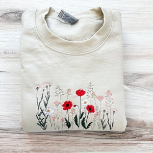 Embroidered Flower Sweatshirt, Floral Crewneck, Embroidered Crewneck, Valentines Lover Sweatshirt, Cute Crewneck, Cute Outfit, Wild Flowers