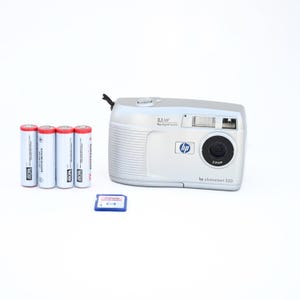 HP Photosmart 320 2.1 megapixels Digital Camera Kit - Comes with All You Need to Start Taking Images - Fully Tested - 30 Day Guarantee