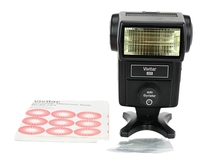 Vintage Polaroid Automatic 320 Land Camera Featuring Flash, Cold Clip