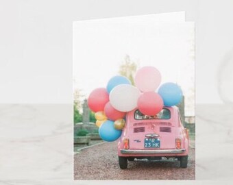 La tarjeta de felicitación Love Bug with Balloons viene con un sobre