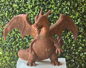Rostig Charizard-staty