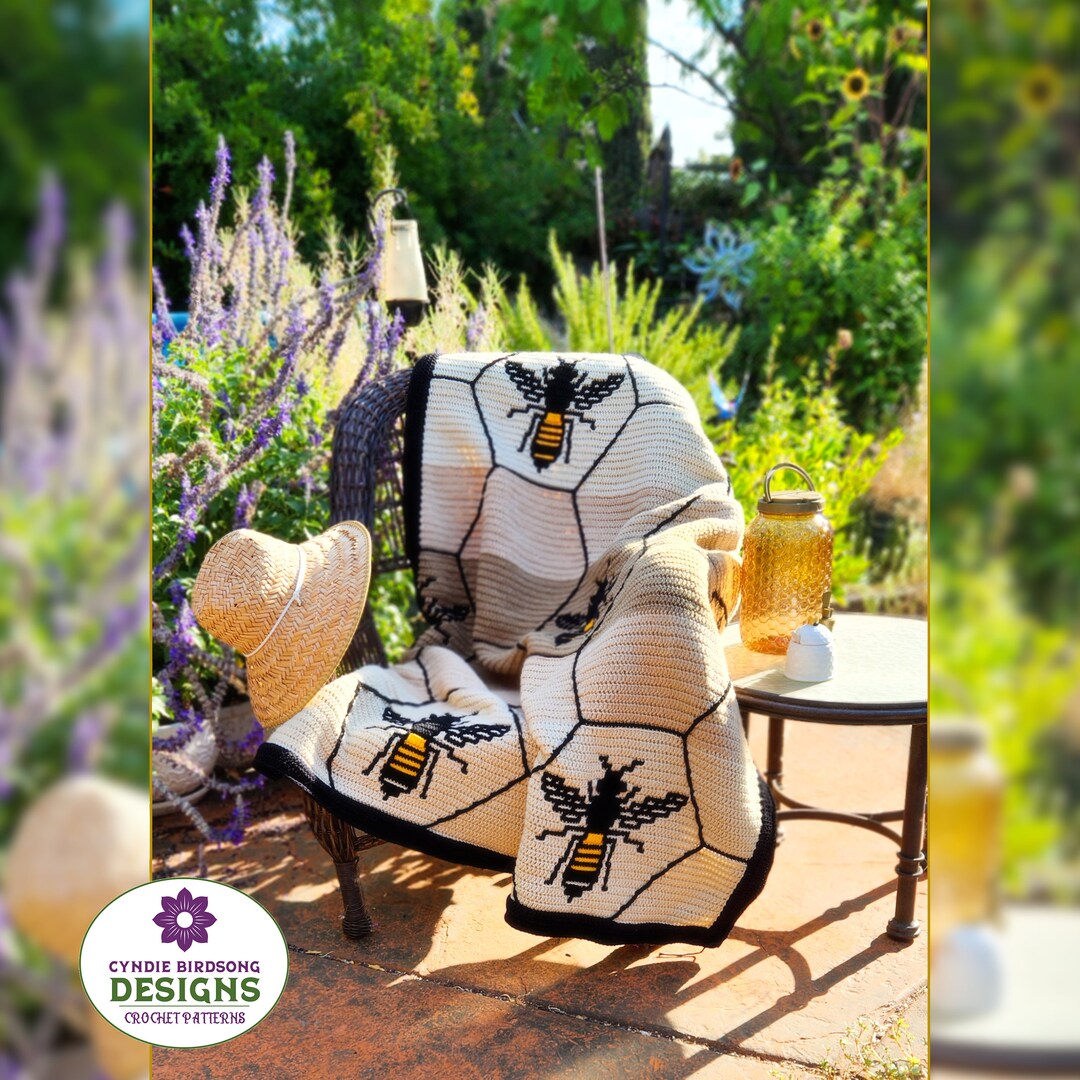 Bee Lovers Honey Gifts Pattern Print Hooded Blanket