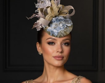 Fascinator dorato scintillante, cappello da cocktail di lusso, pillbox da donna firmato, copricapo per gala ed eventi, fiocco per capelli, accessorio per capelli, dichiarazione di moda haute couture