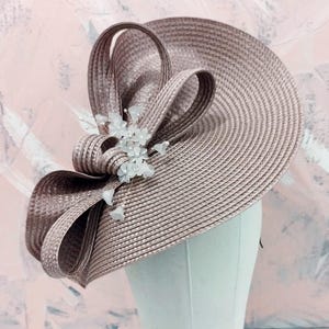 Mocha Mousse race day hat elegant pastel derby hat beige Special event fascinator floral wedding hat Stylish event hat brown race day hat