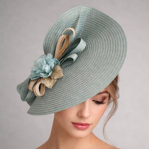 Hellblau gold goldener Kentucky Derby Hut Damen Renntag Fascinator Royal Ascot Statement Pastel Blatt Glitzer Haarschmuck