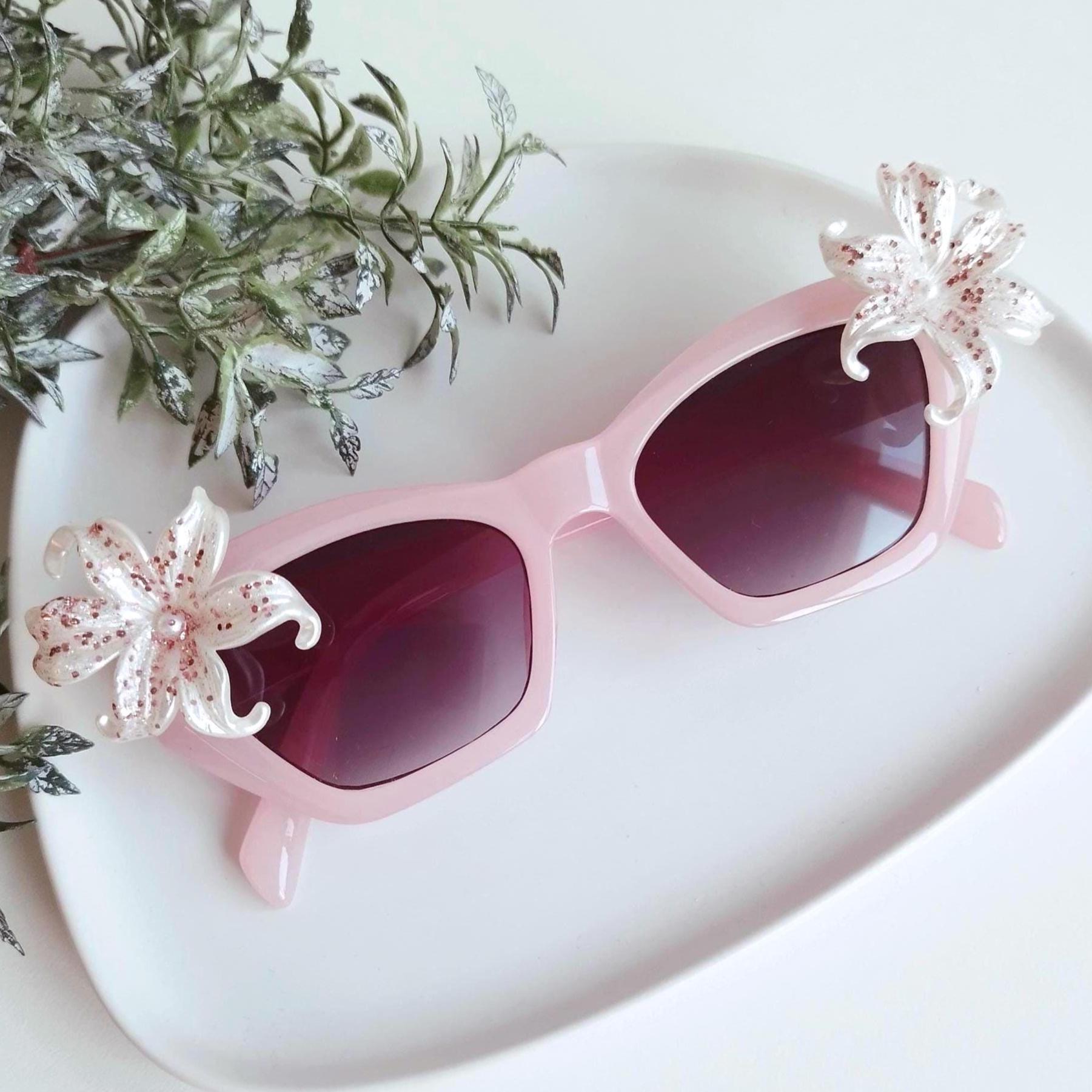 Soft Pink Floral Cat Eye Sunglasses Festival Garden Party  display picture 2