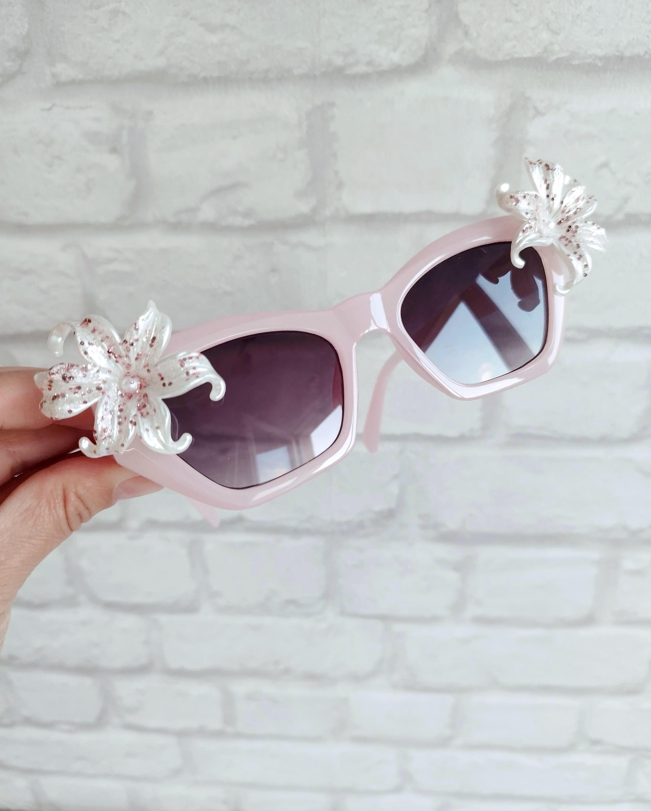 Soft Pink Floral Cat Eye Sunglasses Festival Garden Party  display picture 1