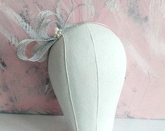 wedding fascinator grey silver with pearls elegant millinery fascinator silver minimalist fascinator silver bow headband special event hat