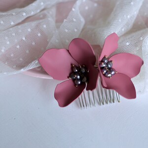 Fuchsia Haarkamm, Braut Haarkamm, Perle Brautkamm, Mauve Haarkamm, Blumen Hochzeit Kamm, Blumen Haarkamm, Süßwasserperlen Kamm
