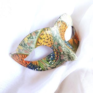 Unisex butterfly mask Venetian ball mask Masquerade ball accessory butterfly Carnival mask Costume party mask Mardi Gras mask Metallic gold