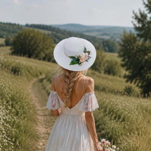 Sombrero de boda de verano blanco con flores, ala ancha, estilo bohemio, con encaje, para fiesta en el jardín, tocado para sesión de fotos al aire libre, regalo para mamá, vacaciones en la playa