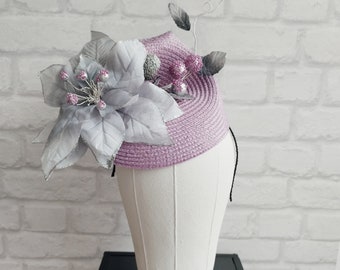 Fliederfarbener Kentucky-Derby-Hut, Lila-Blumenhut, Lila-Silberhut, Lila-Millinery-Hut, Floraler Ascot-Hut, Brautmutterhut, Oaks-Day-Hut