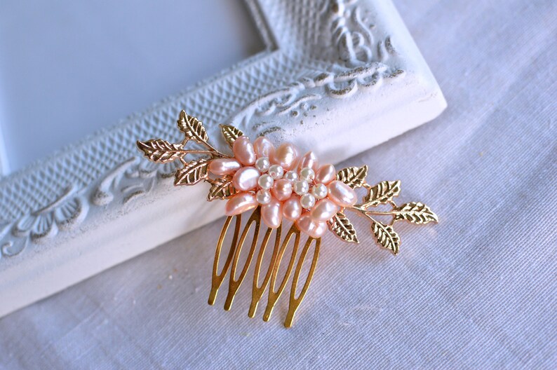 Leaf bridal comb elegant Mini hair comb Bridal hair comb Pearl peach hair comb Gold hair comb wedding hair comb Bridal hair jewelry