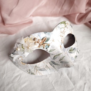 Máscara de bola veneciana verde, dorada y blanca, para novia, con perlas, elegante máscara de mascarada tipo dominó para boda, máscara para eventos especiales, joyería facial.