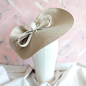 Champagne fascinator wedding beige elegant special event hat with pearls royal ascot bow hat cream ivory white luncheon hat garden party
