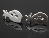 M1184-1 pairs-Matt Rhodium Plated-pineapple-Ear Post