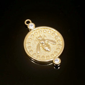 CH0069-1PC, plaqué or véritable 16 carats, breloques pour pièces de monnaie cubiques de 28 x 18,5 mm, pendentif médaillon abeille, fourniture de fabrication de bracelet, sans nickel
