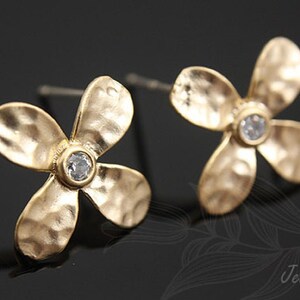 M706-1pairs-Matt Gold Plated-15mm Cubic Flower Stud Earrings- Flower Ear post-Silver Post
