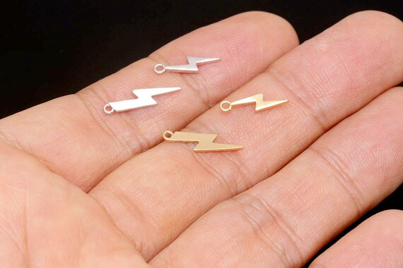 H1104-2個-金メッキ-14*2.5 mm 繊細なサンダーボルトチャーム