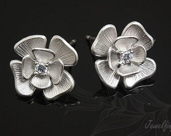 E597-1 pairs-12mm Matt Rhodium Plated-Cubic Flower Ear Post-Flower Earring-Silver Post