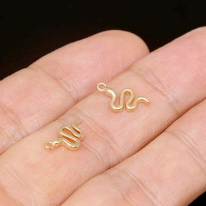 K574-2 pezzi-placcato oro-13*7 mm piccoli ciondoli a forma di serpente-ciondoli a forma di animale-delicato ciondolo a forma di serpente-accessori per gioielli
