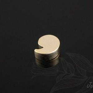 H197-2pcs-Matt Gold Plated- Comma Metal Beads-Brass Tiny Comma  Pendant-Metal Comma Charms
