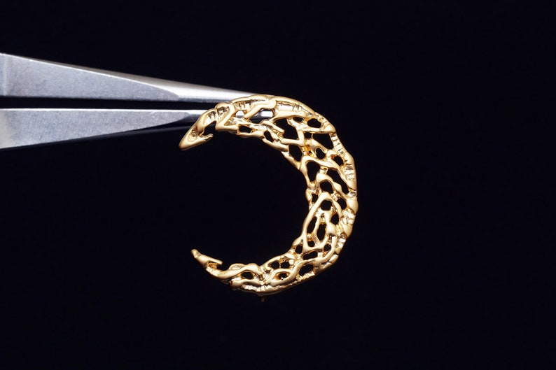 M1881-1 pairs-Matt Gold Plated-Mesh Crescent Moon Earrings-Crescent Ear Post